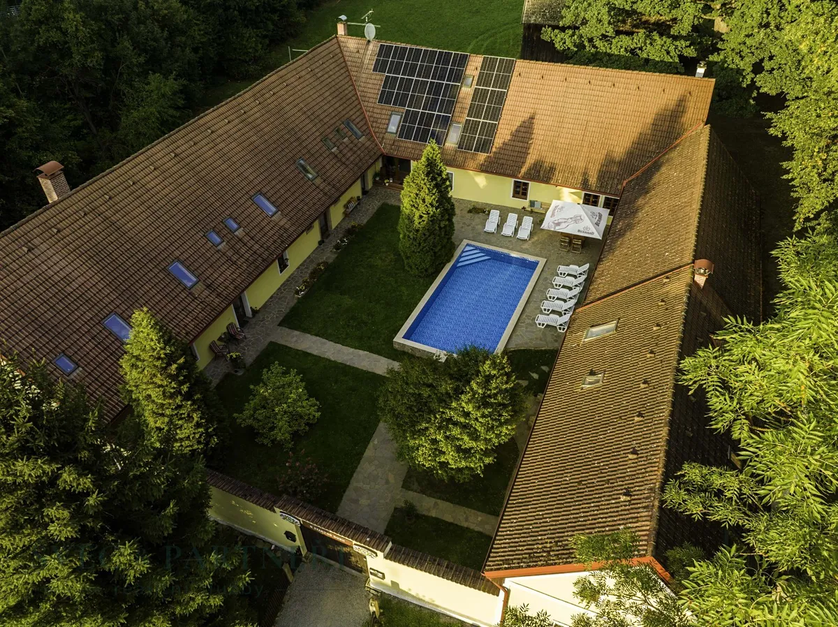 Prodej rodinného domu 2041 m², pozemek 5342 m²